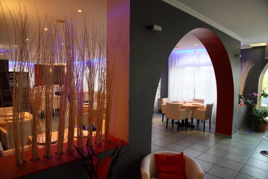 Logis Hotel Restaurant Le Castel Fleuri Saint-Jean-en-Royans Exteriör bild