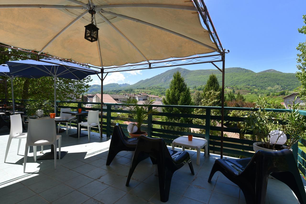 Logis Hotel Restaurant Le Castel Fleuri Saint-Jean-en-Royans Exteriör bild